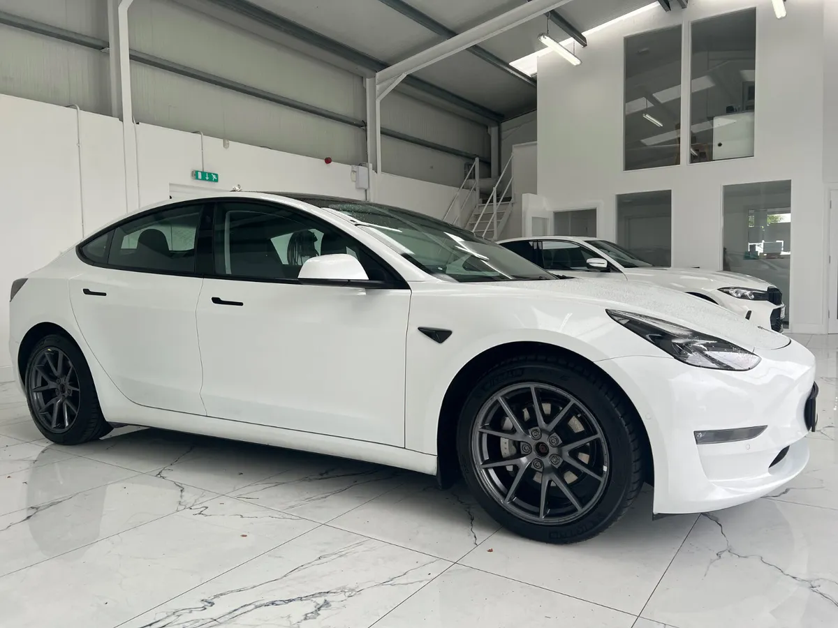 Tesla Model 3 2021 - Image 3