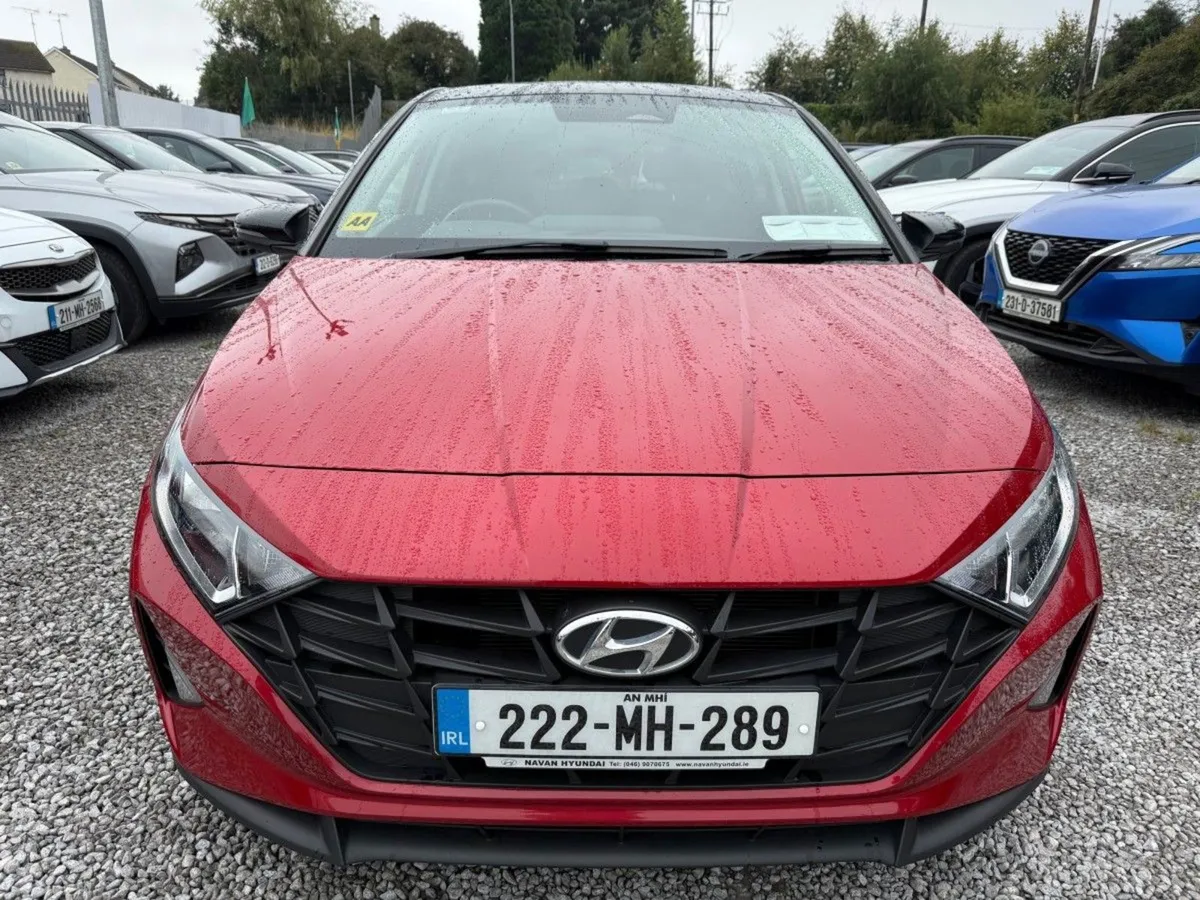Hyundai i20 1.2i Deluxe  just IN 2 Tone - Image 2