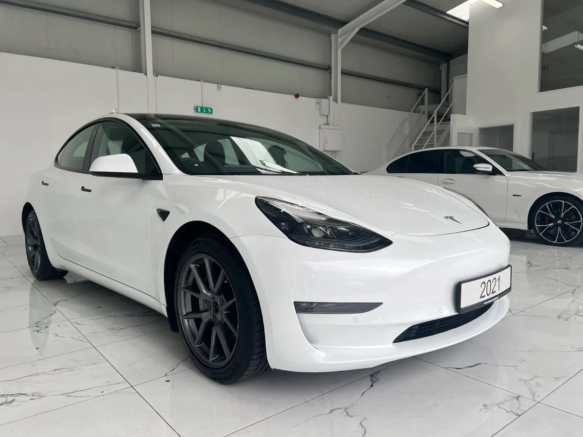 Tesla Model 3 2021 - Image 2