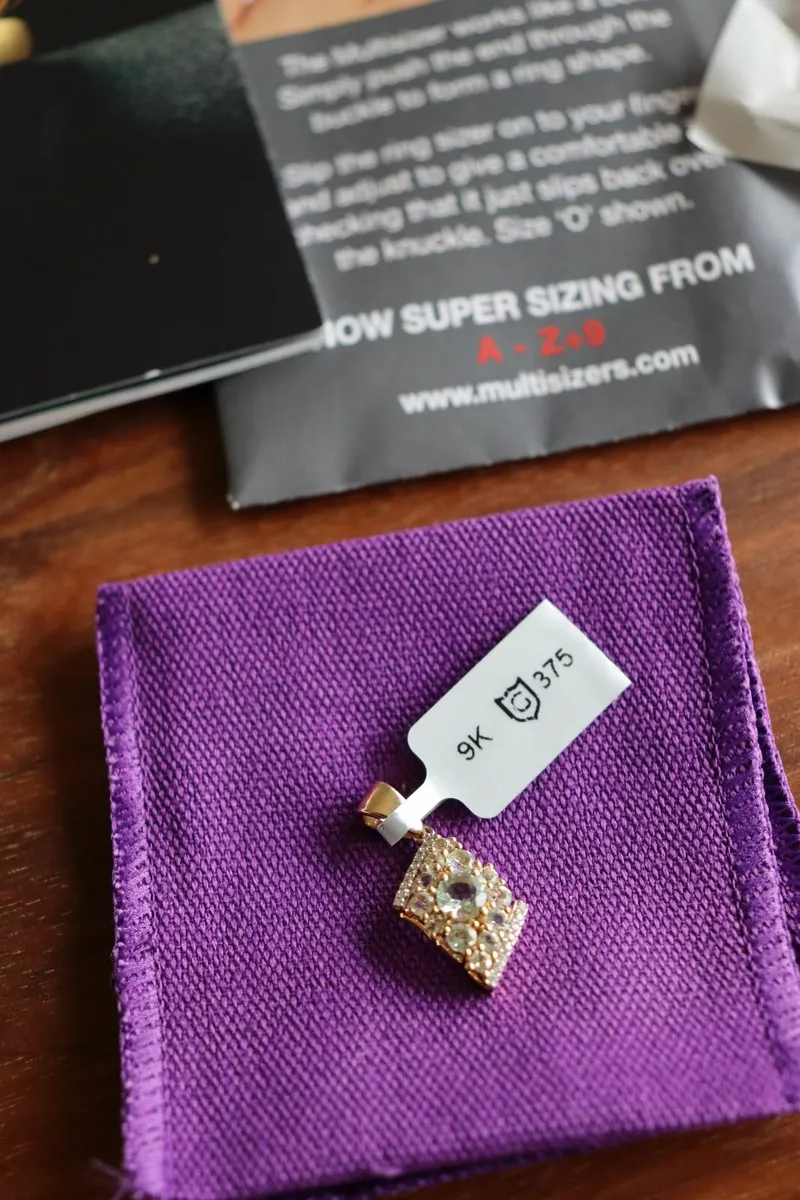 Elegant gold pendant - Image 3