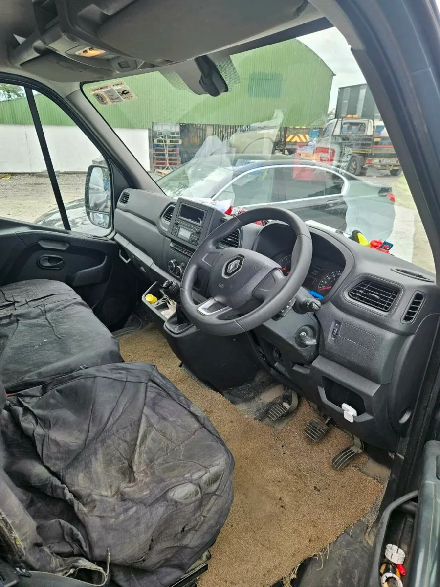 232 Renault Master Business - Image 4