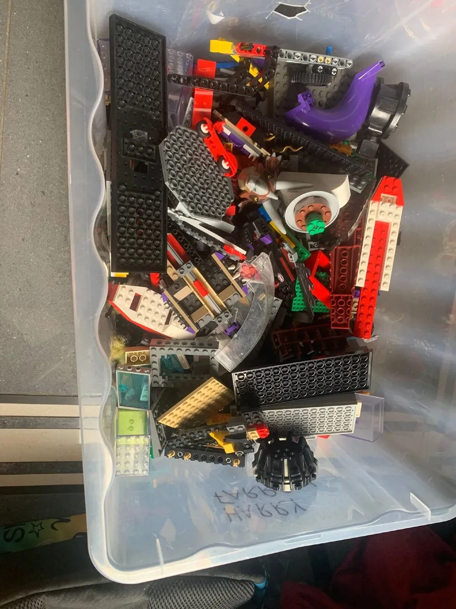 Box of lego - Image 1