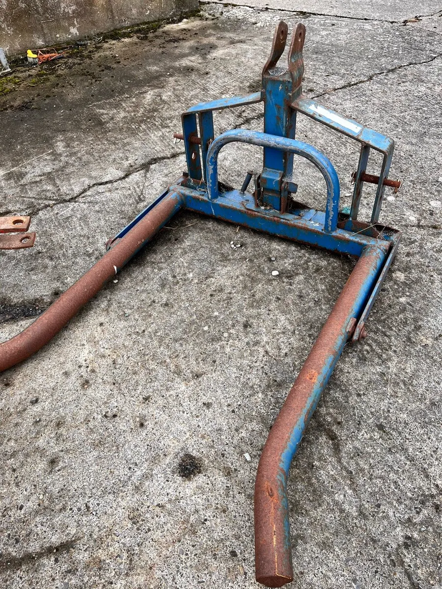 Gibney single bale lifter handler - Image 1