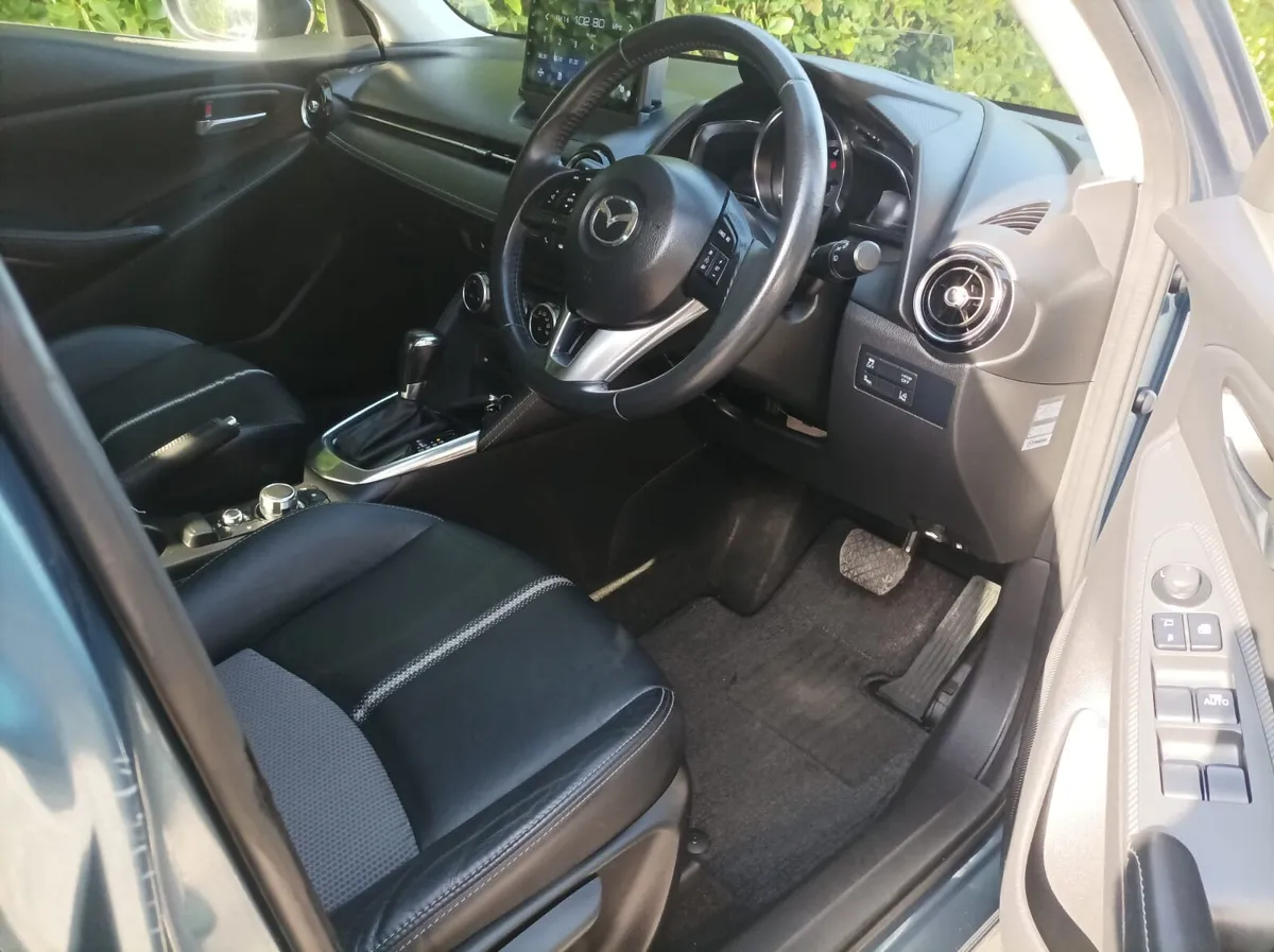Luxury Mazda Demio 1.5 Diesel Automatic, 2016 - Image 3