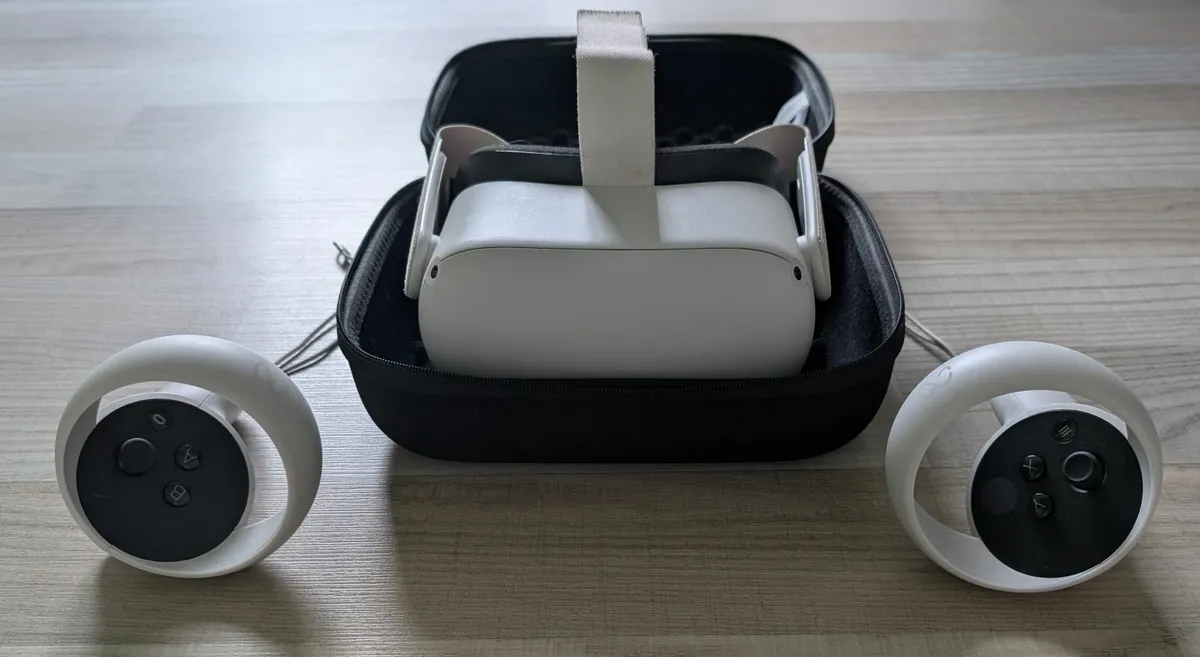 Oculus Quest 2 - Image 2