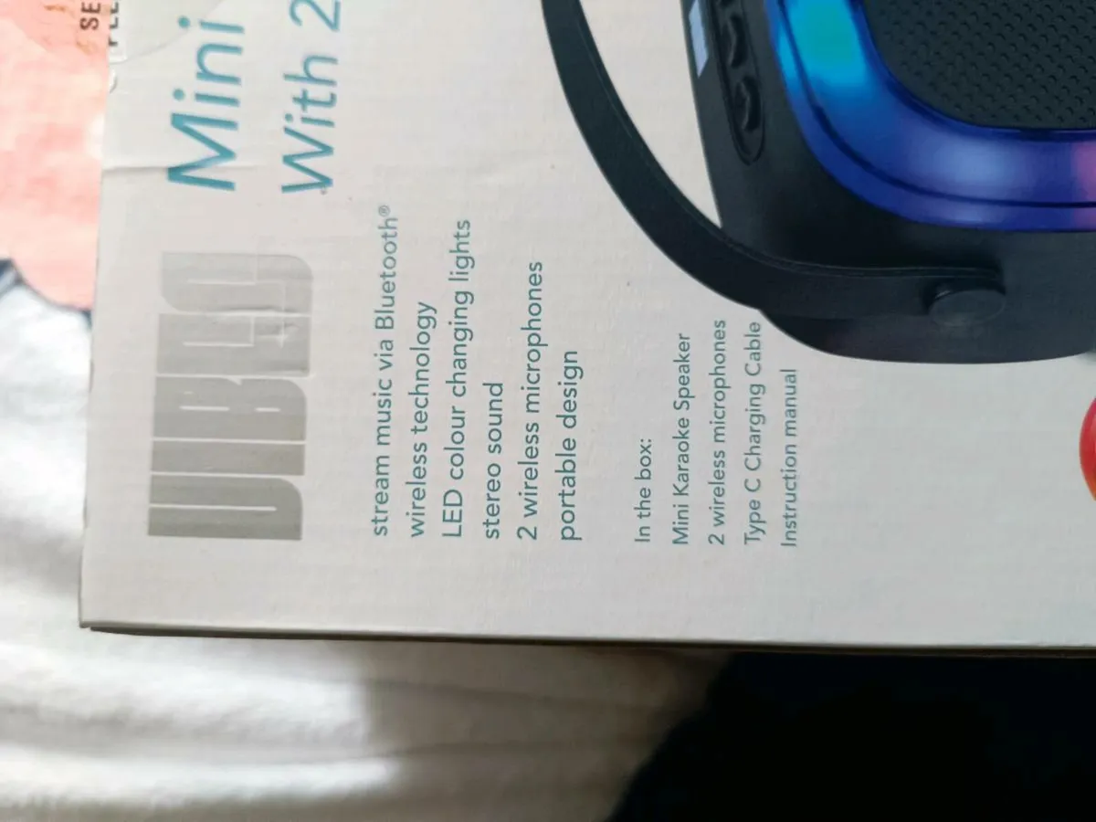Mini karaoke speaker with 2 mics - Image 2