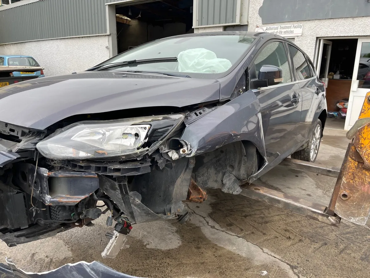 2012 focus zetec turbo for parts - Image 2