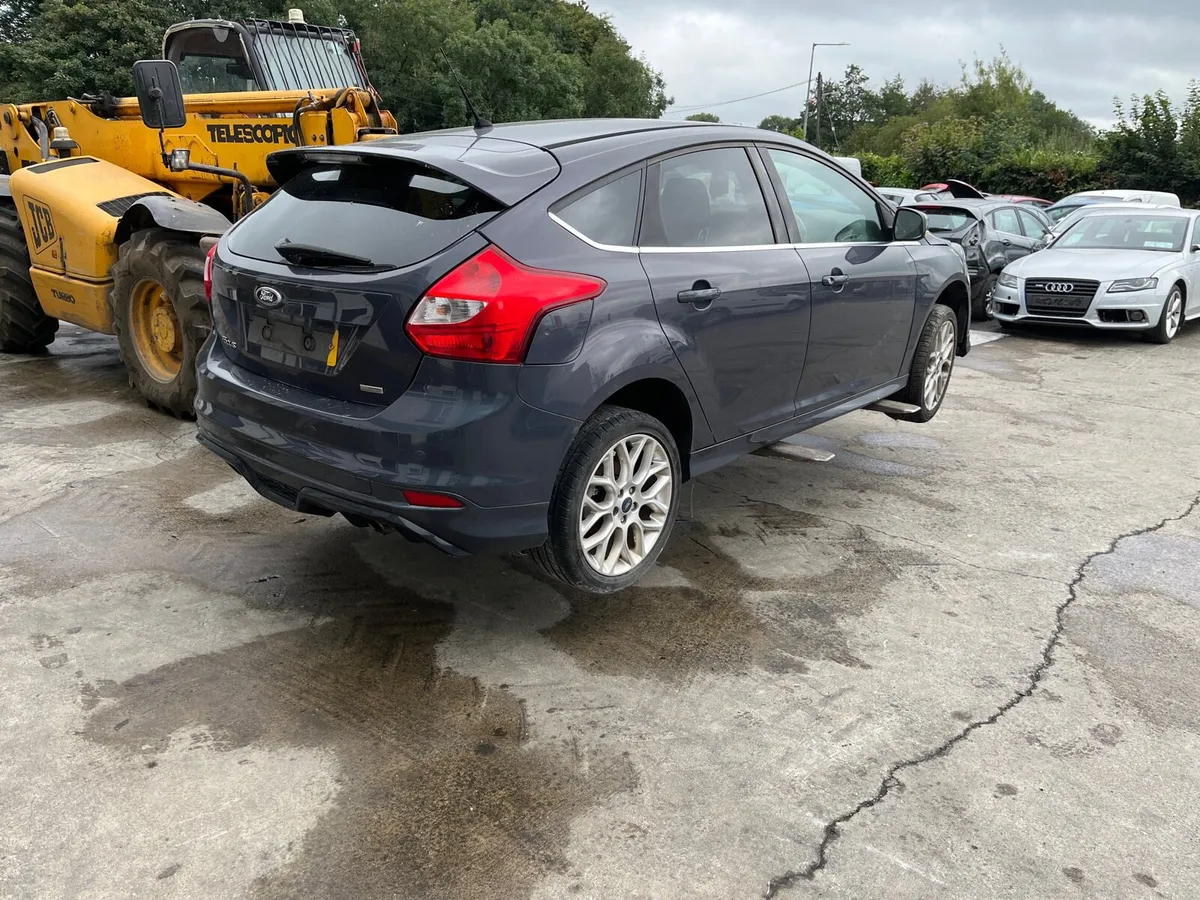 2012 focus zetec turbo for parts - Image 4