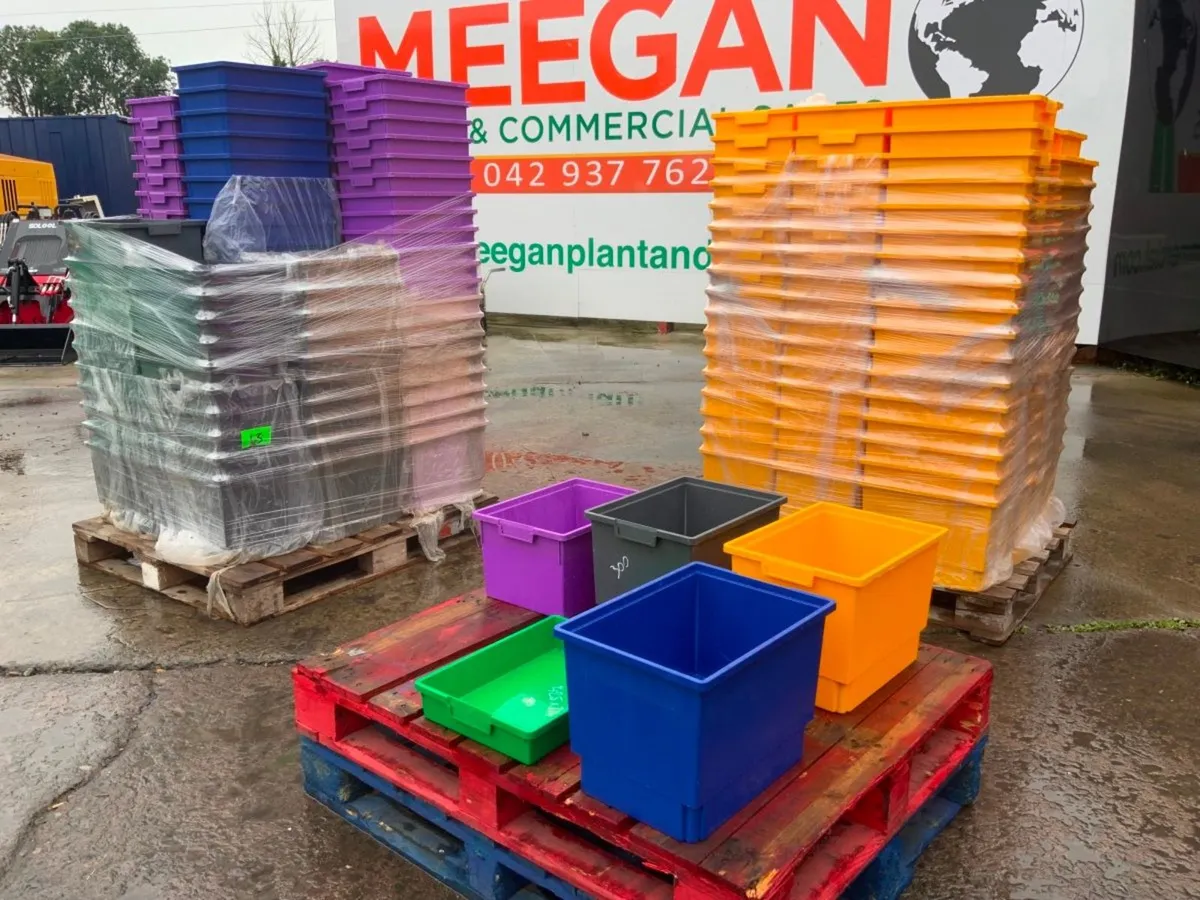 UNUSED PLASTIC STORAGE BOXES / TRAYS....2053. - Image 4