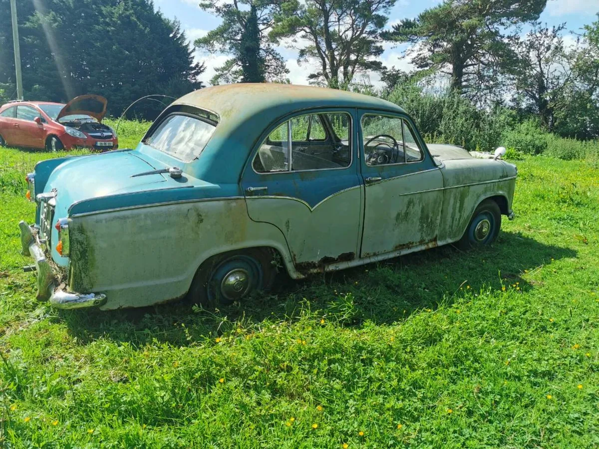 1957 Morris Isis Deluxe - Image 3