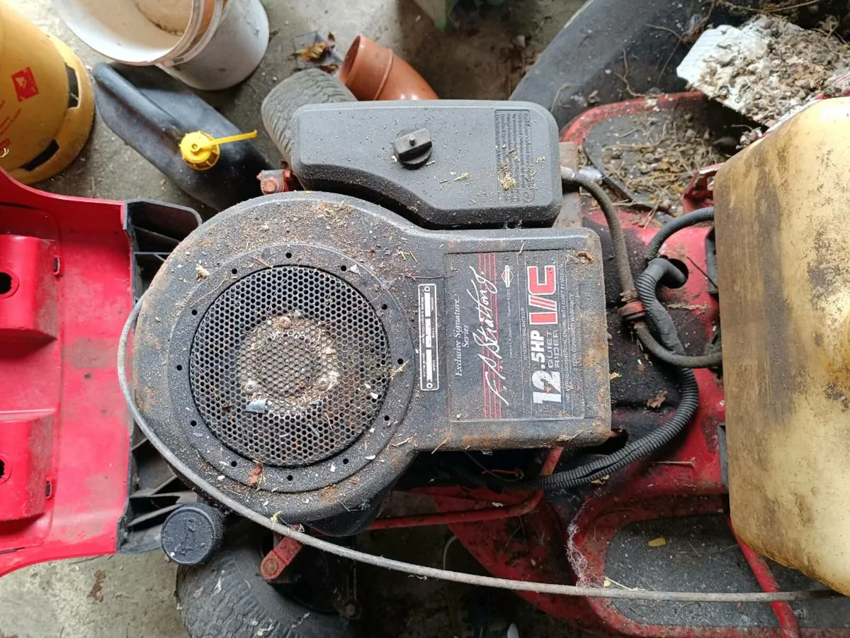 Snapper Ride on Mower (spares or repairs) - Image 2