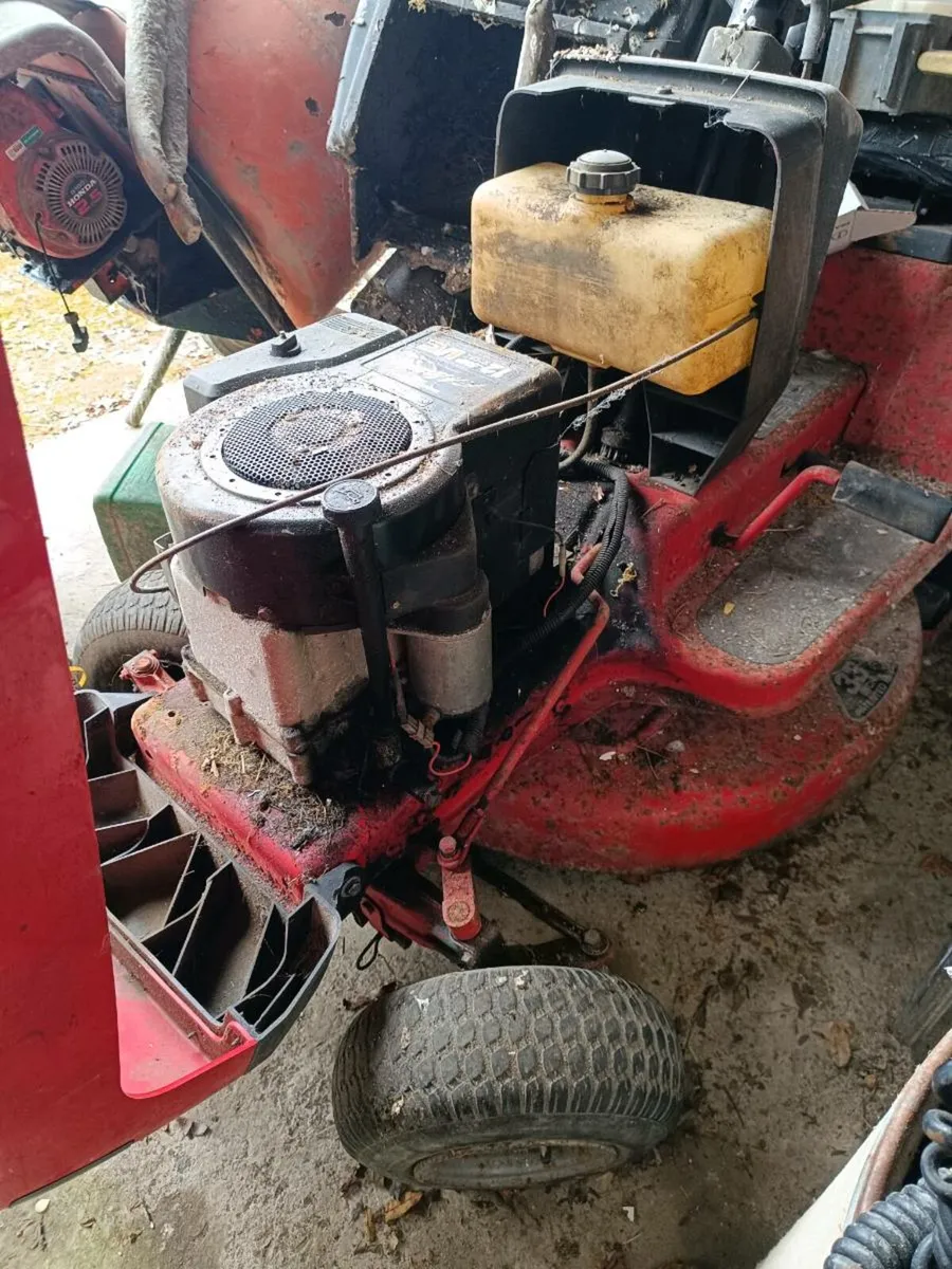Snapper Ride on Mower (spares or repairs) - Image 3