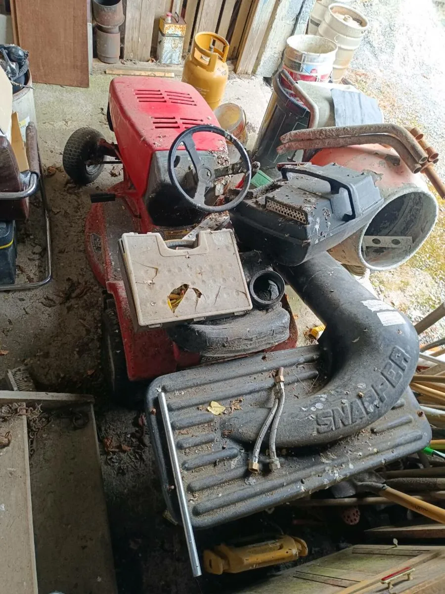 Snapper Ride on Mower (spares or repairs) - Image 4