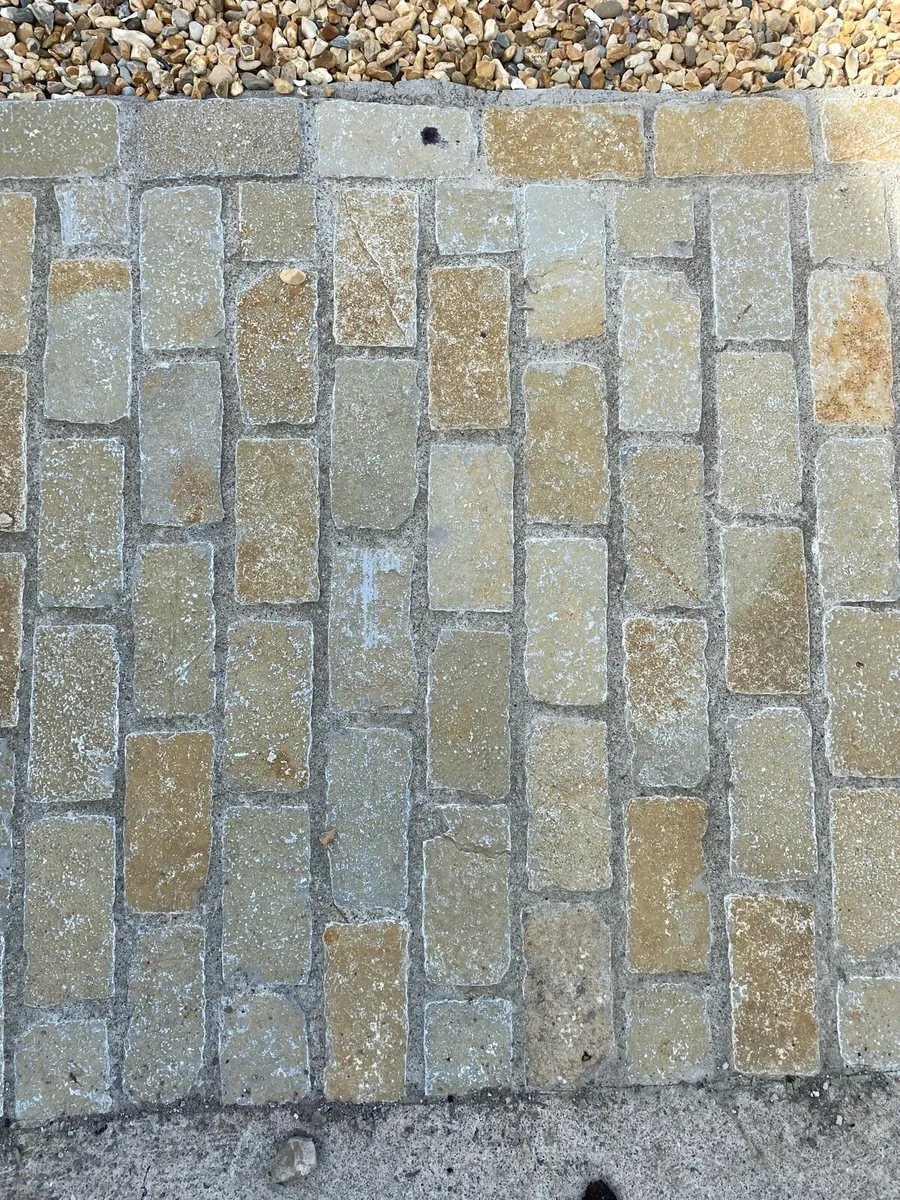 Yellow limestone cobbles - Image 2