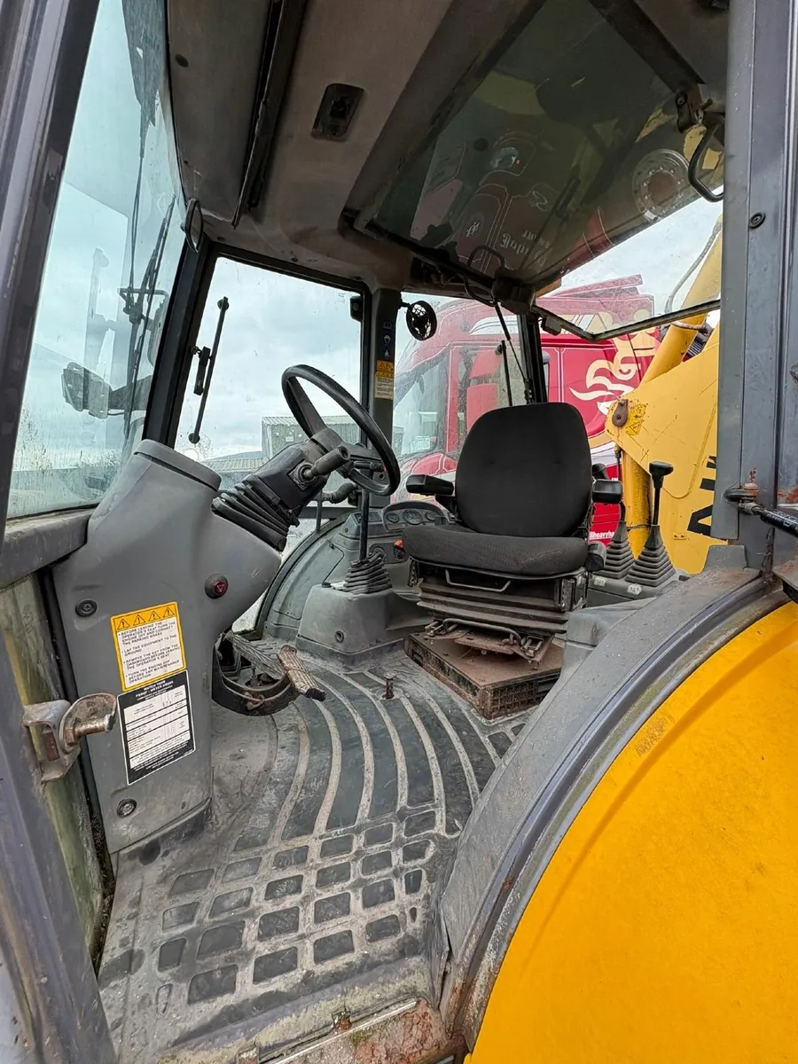 New Holland (Ford) Back Hoe Digger - NH85 - Image 3
