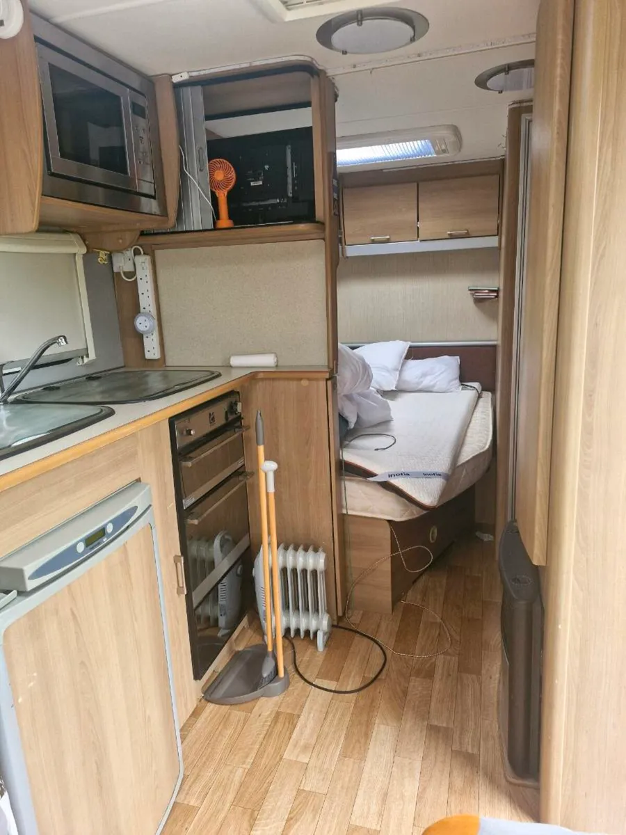 Elddis Avante 4 bert 2008 caravan - Image 4