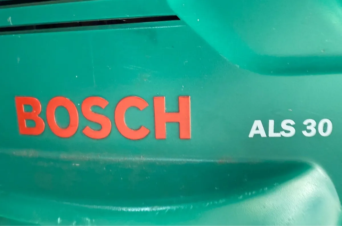 BOSCH leaf blower and vacume in swords - Image 2