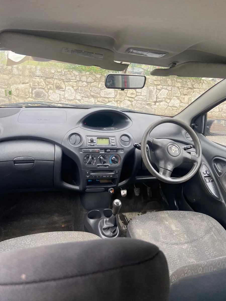 Toyota Yaris 2004 - Image 1