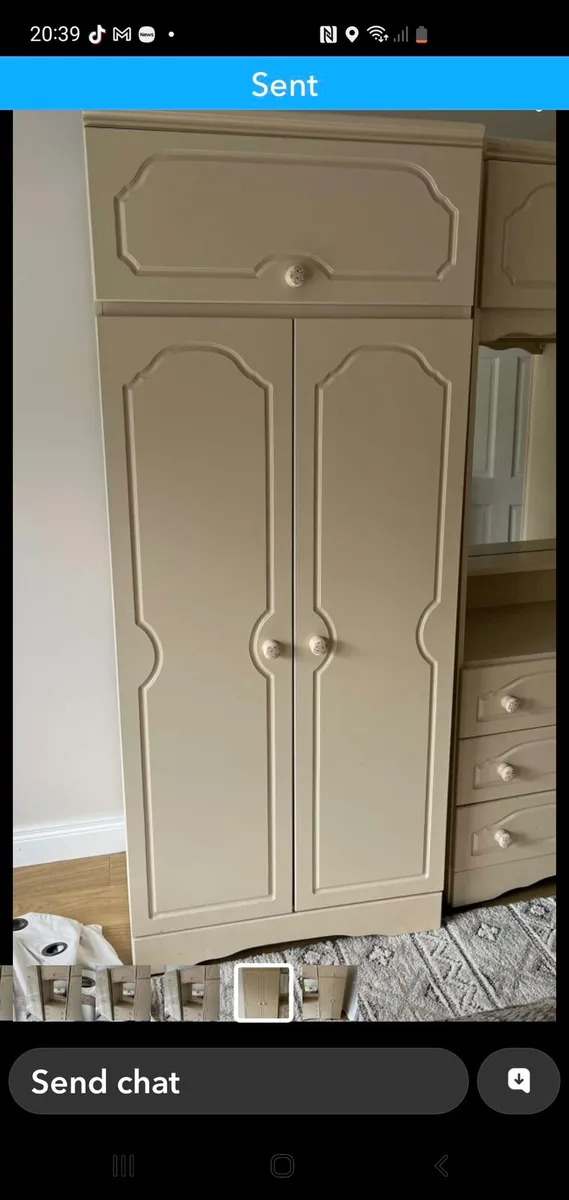 Wardrobe and rugs - Image 2