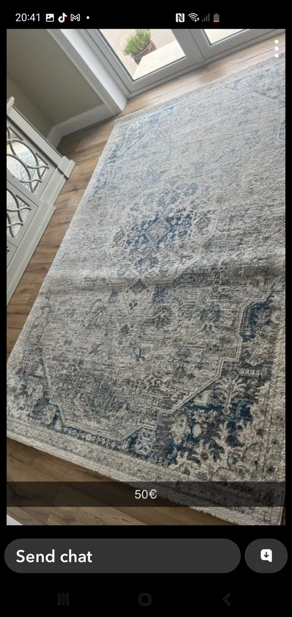 Wardrobe and rugs - Image 4