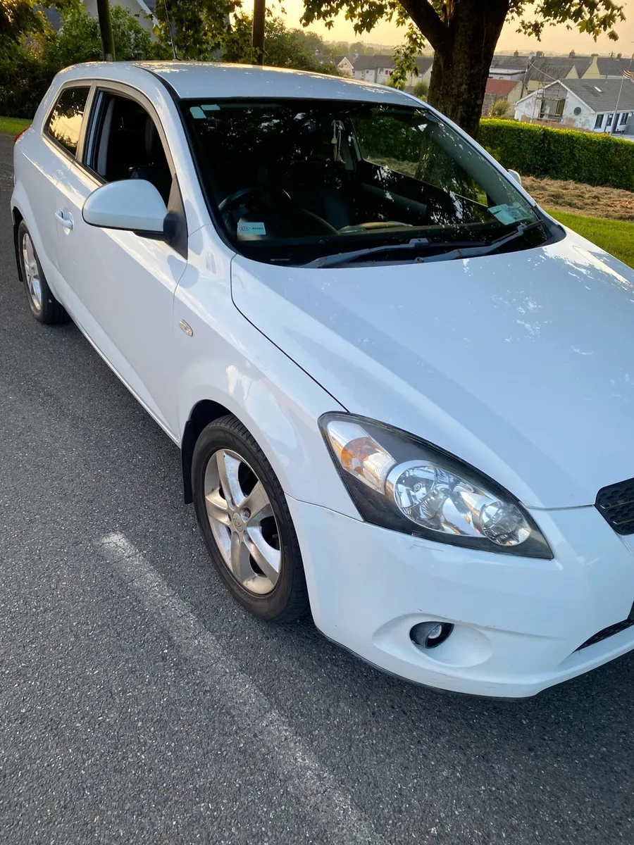 10 KIA CEED 1.4 PETROL - Image 1