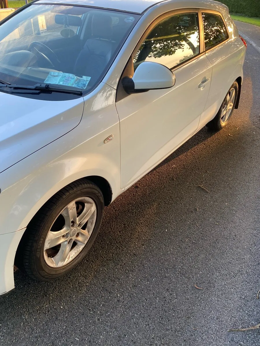10 KIA CEED 1.4 PETROL - Image 2