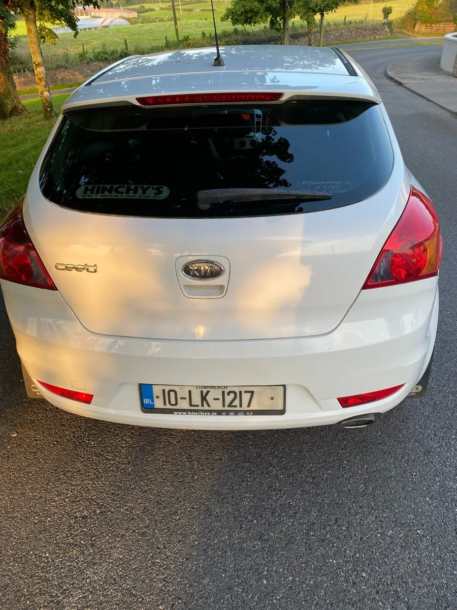 10 KIA CEED 1.4 PETROL - Image 4