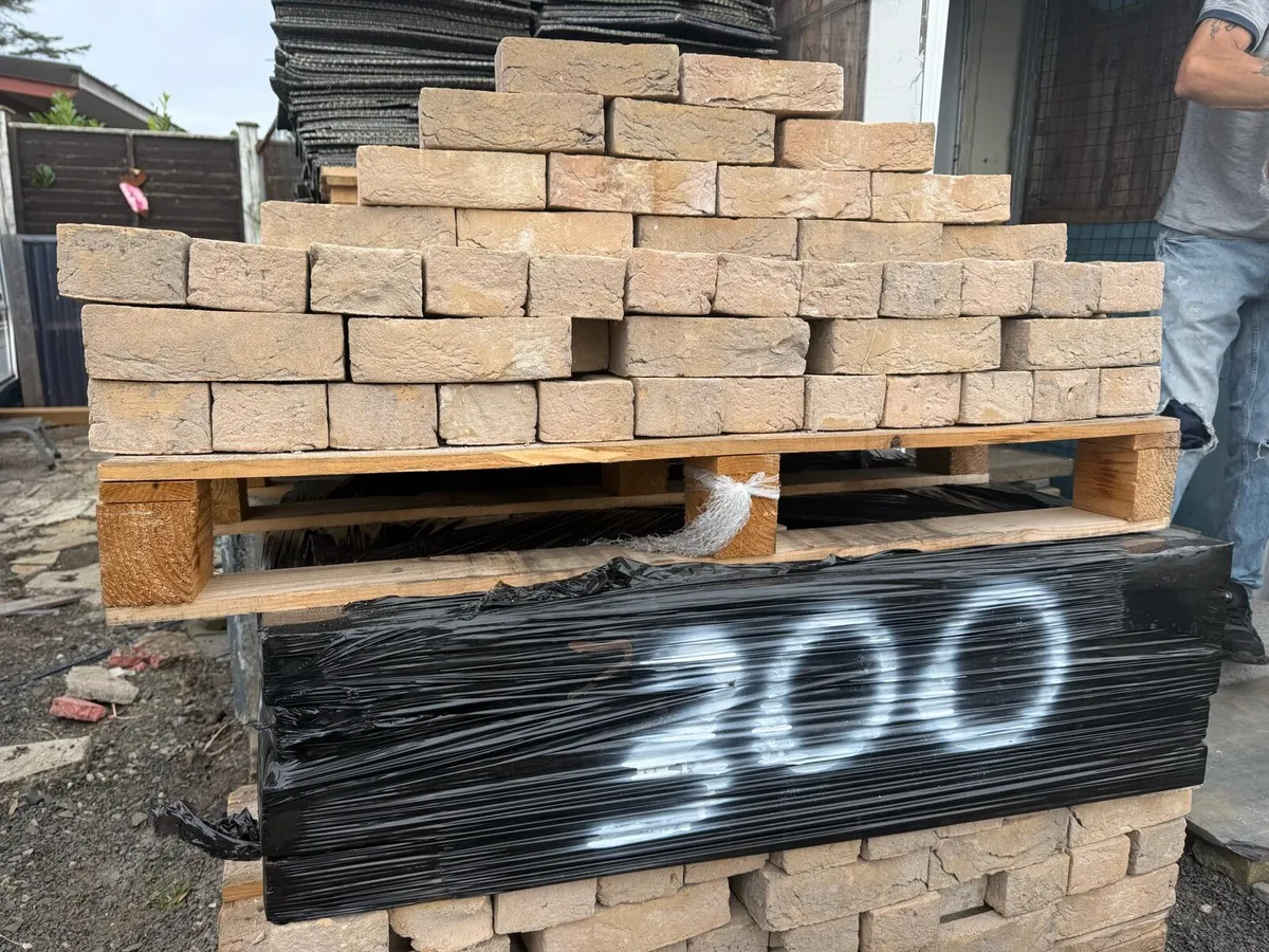 Quantities of discontinued brick - Image 1