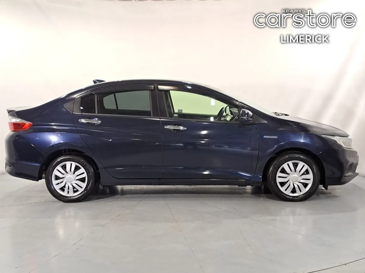 Honda Grace 1.5 PET Hybrid Auto  low Mileage - Image 2