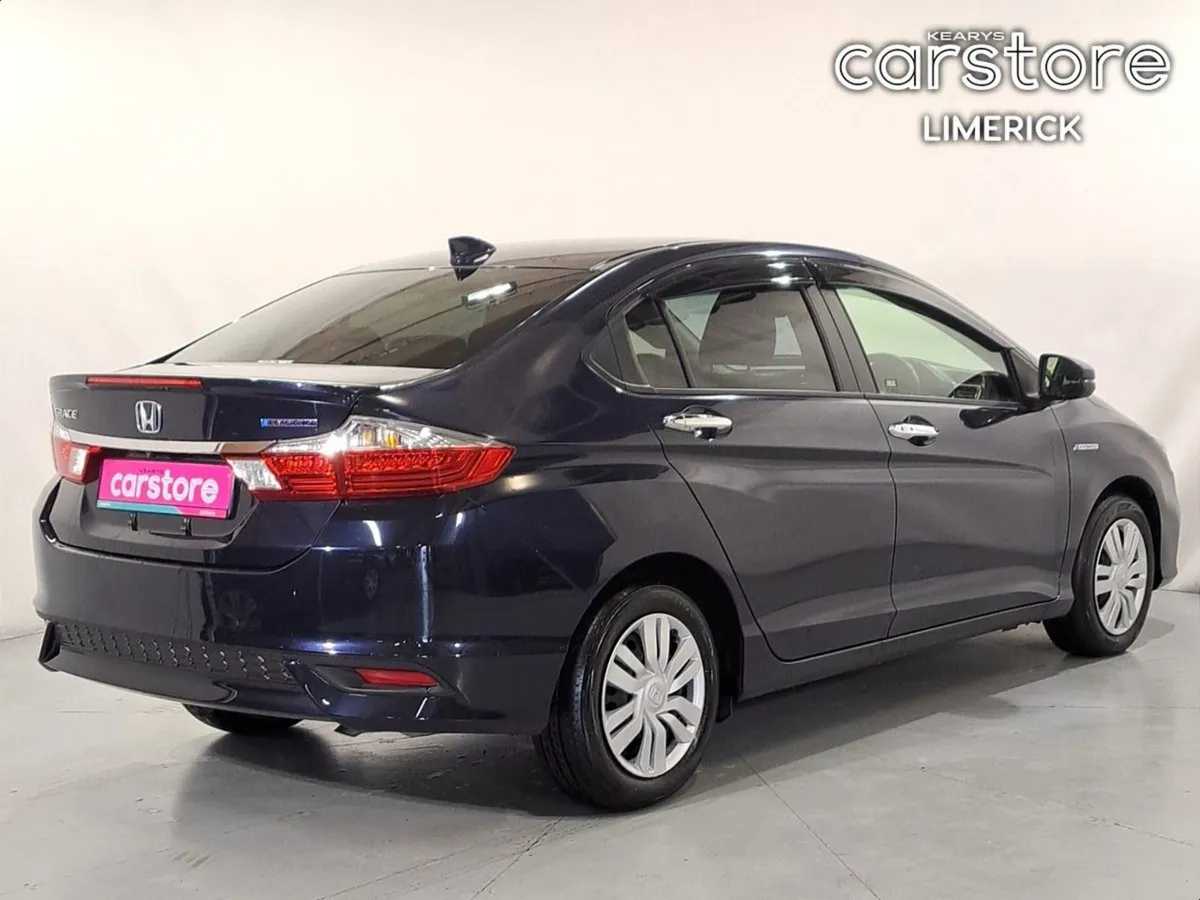 Honda Grace 1.5 PET Hybrid Auto  low Mileage - Image 3