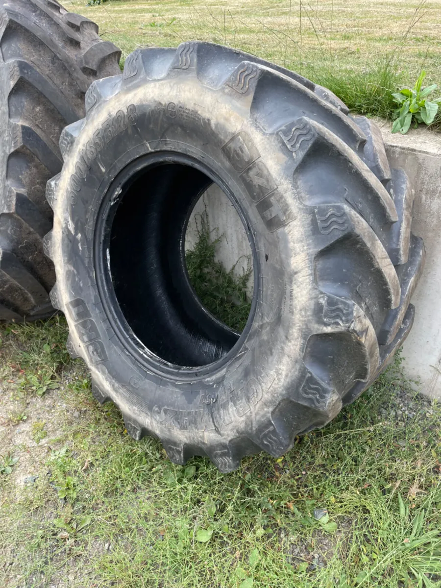 Bkt 650/65R42 & 600/65R28 set of Tyres - Image 1