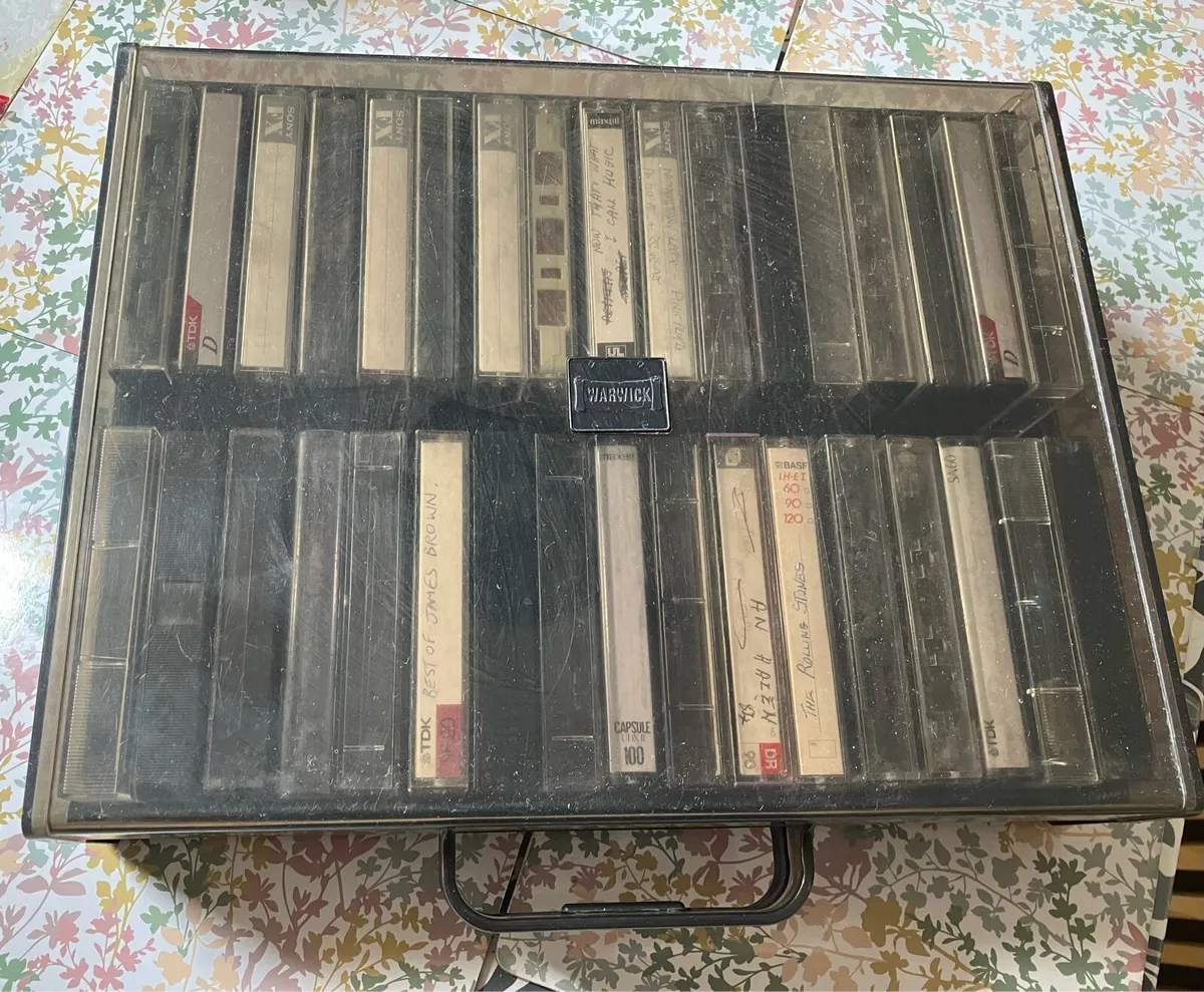 Audio cassettes and  case - Image 2