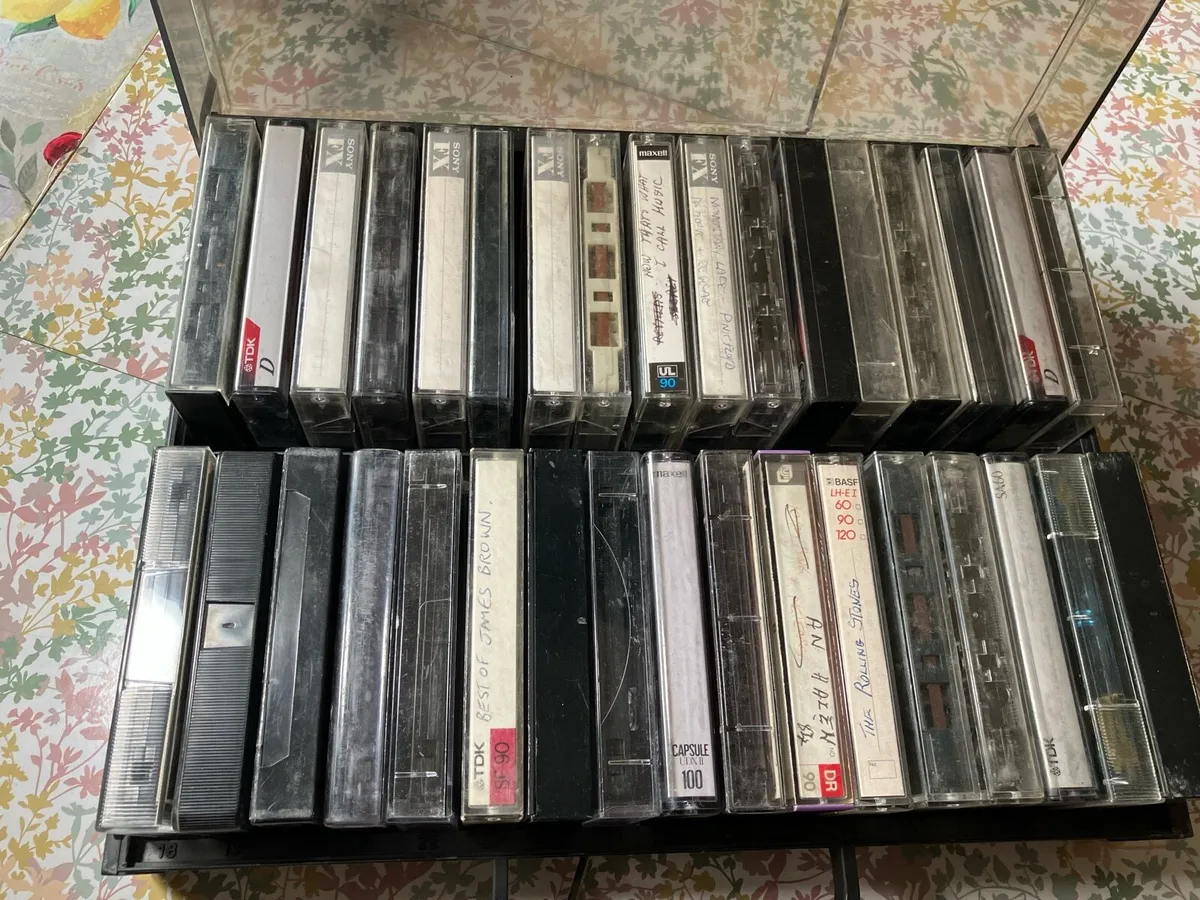 Audio cassettes and  case - Image 3