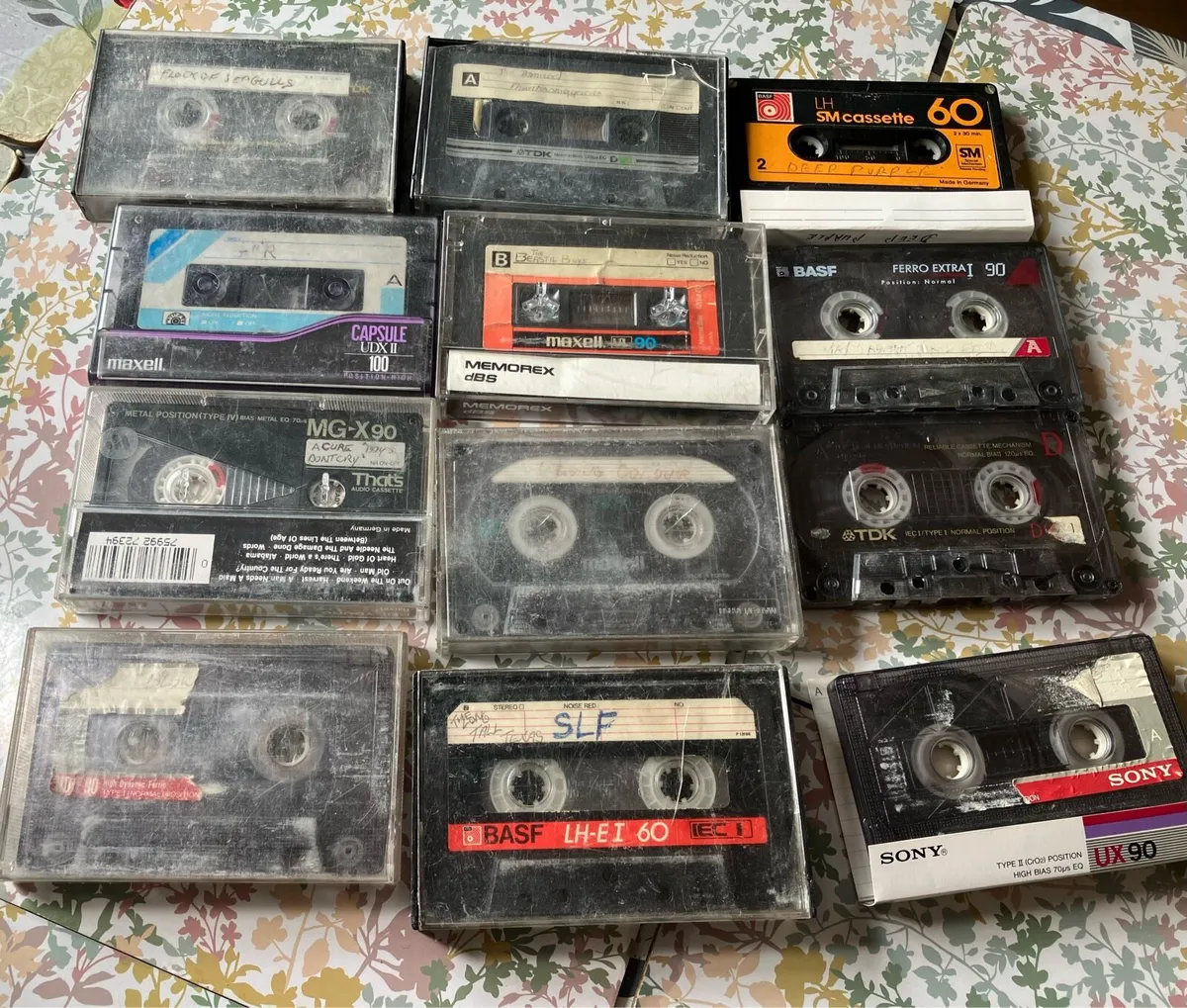 Audio cassettes and  case - Image 4