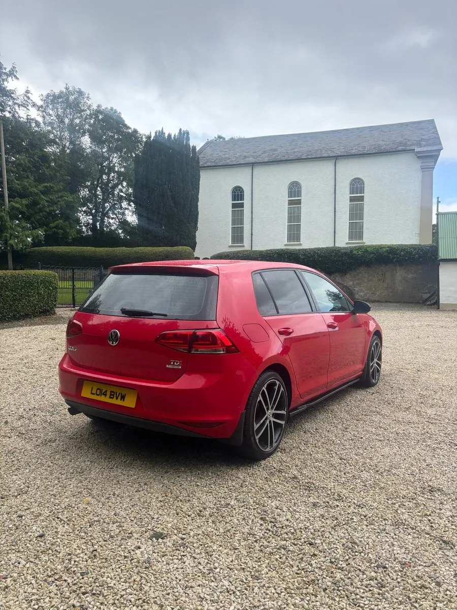 2014 Volkswagen Golf - Image 2