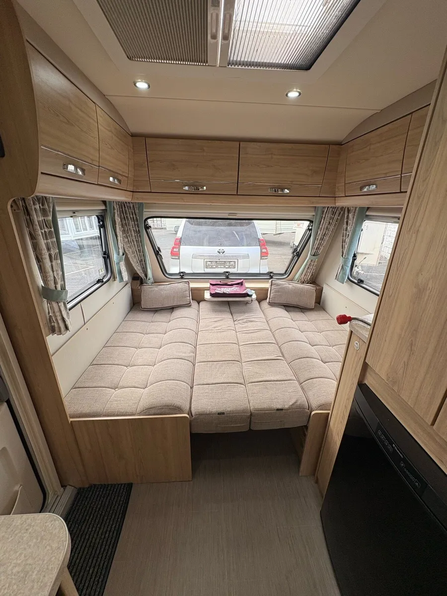 Elddis Explore 526 6 berth family Caravan - Image 4