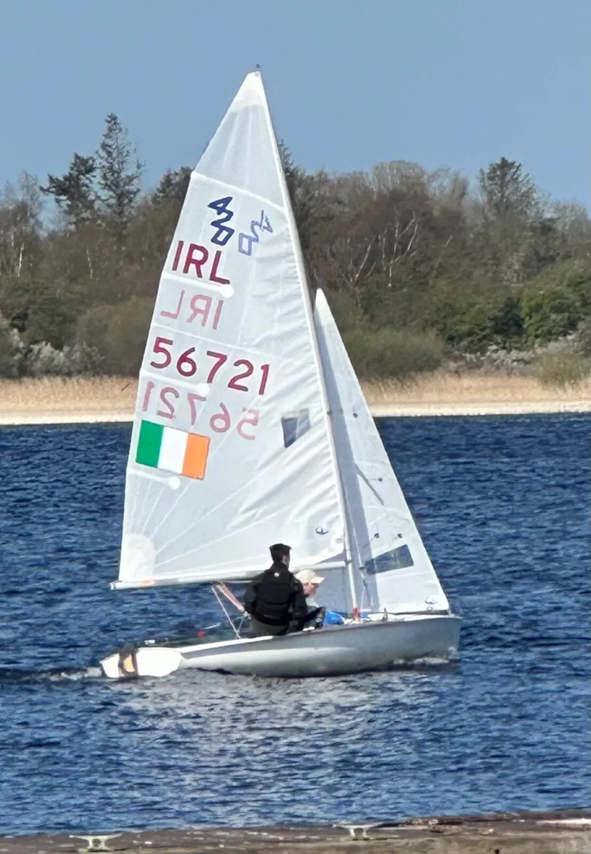 Competition-ready 420 dinghy - Image 1