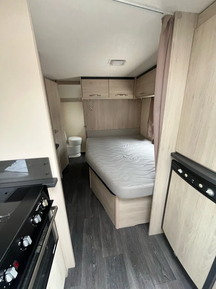 CARAVELER ANTERES 485 fixed bed - Image 4
