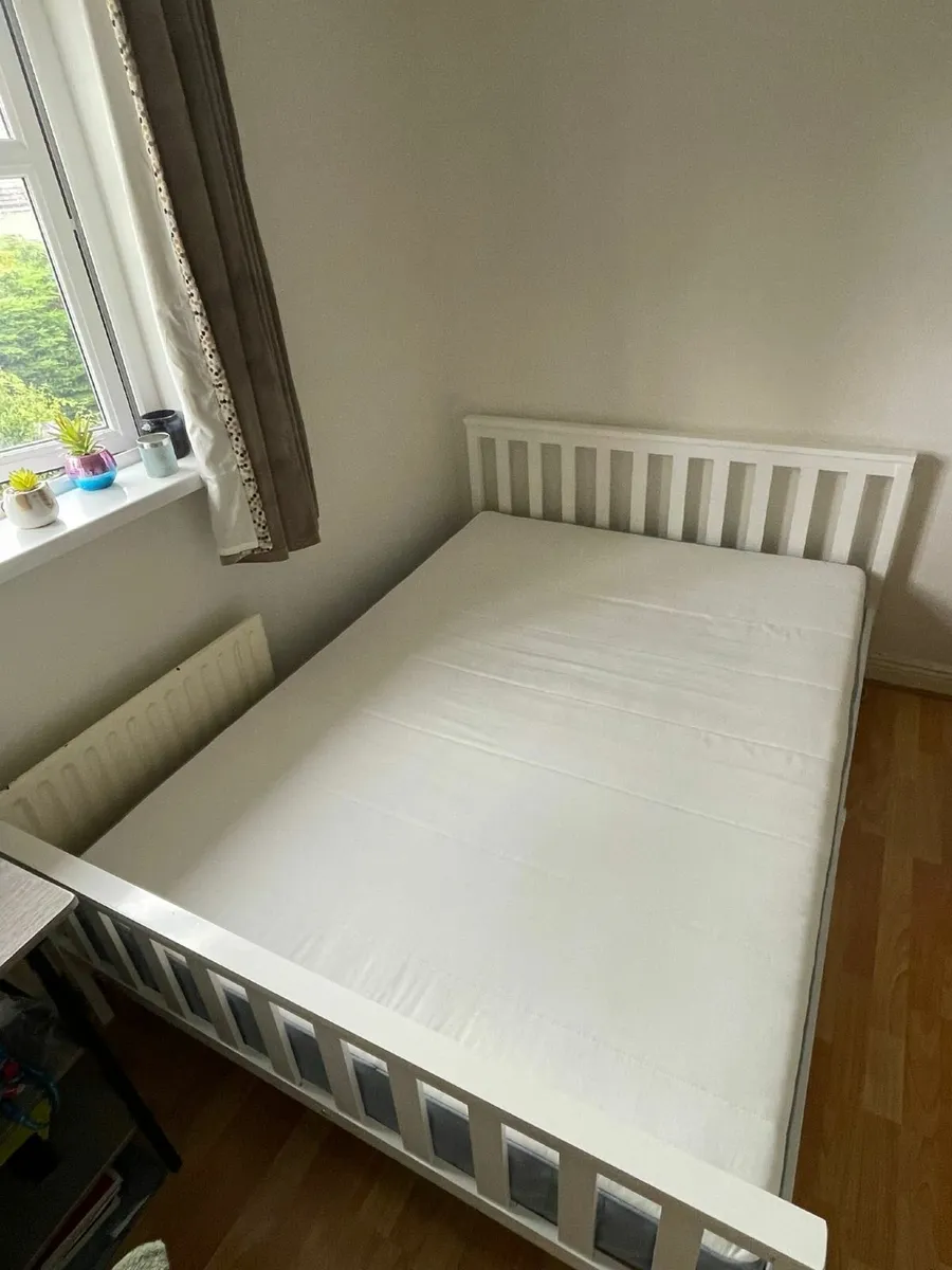 Bed and mattress - Image 2