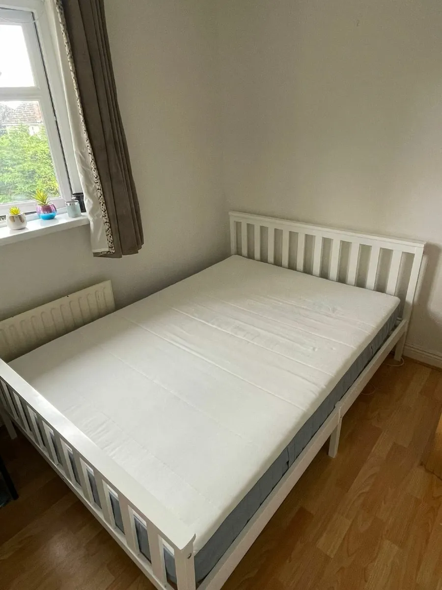 Bed and mattress - Image 4