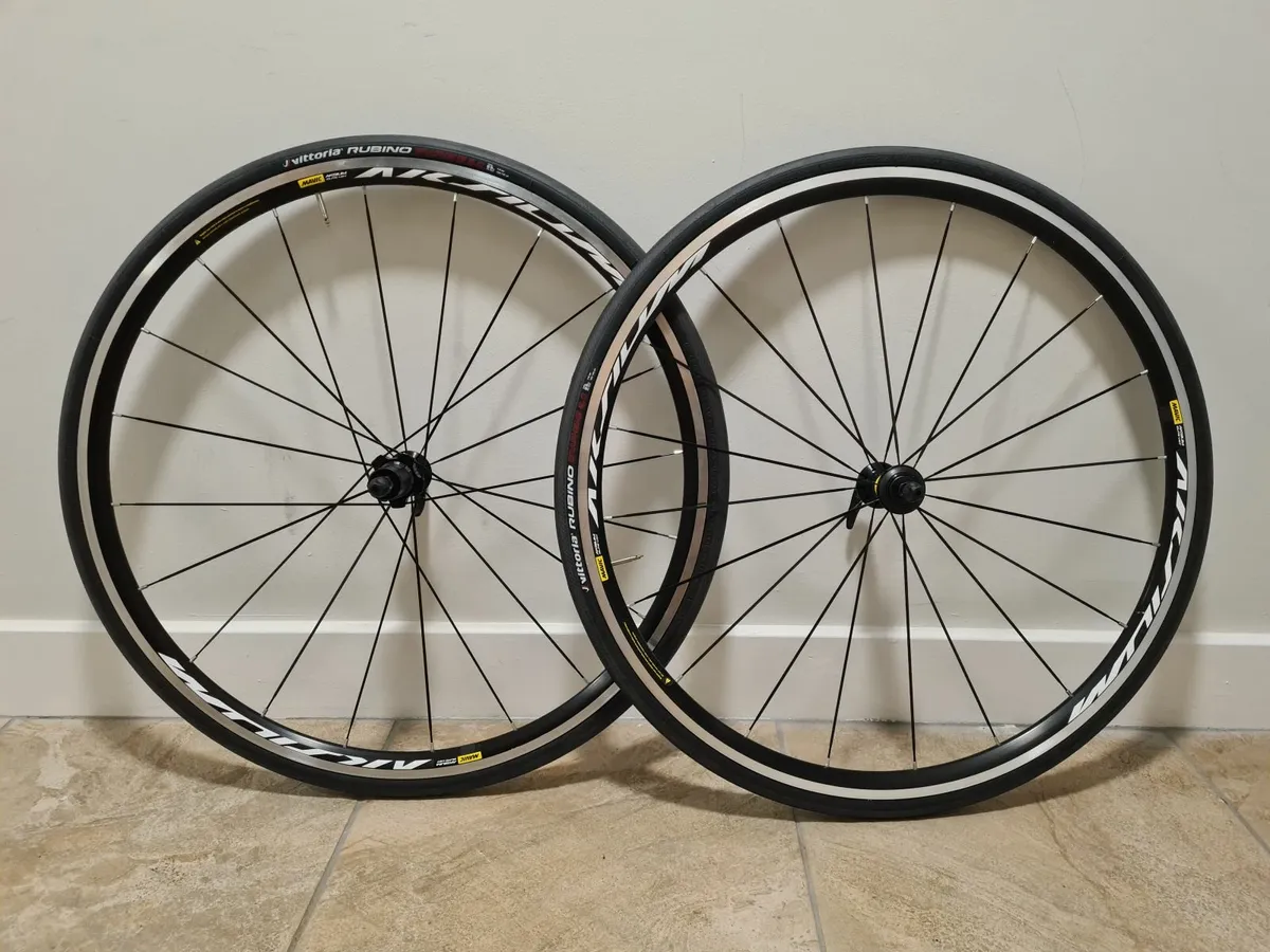 NEW Mavic Aksium Elite UST wheelset + tyres/tubes - Image 1