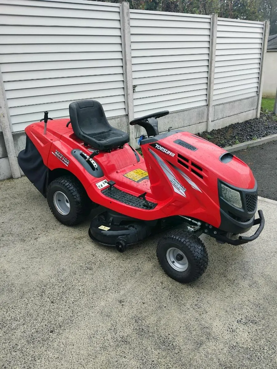 Ride on lawnmower - Image 1