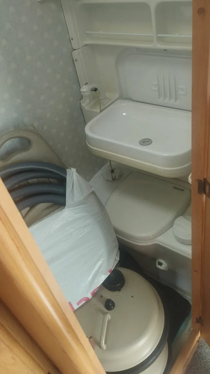 2 berth caravan - Image 3