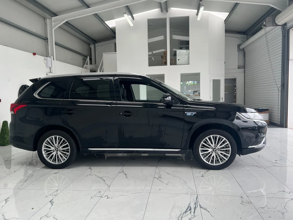Mitsubishi Outlander 2021 - Image 3
