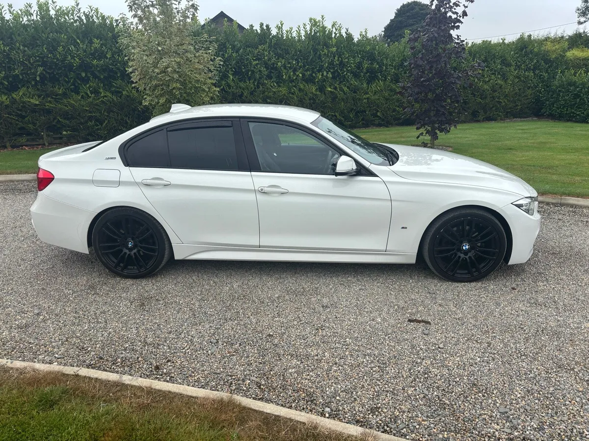 2017 BMW 330 E M-SPORT - Image 2