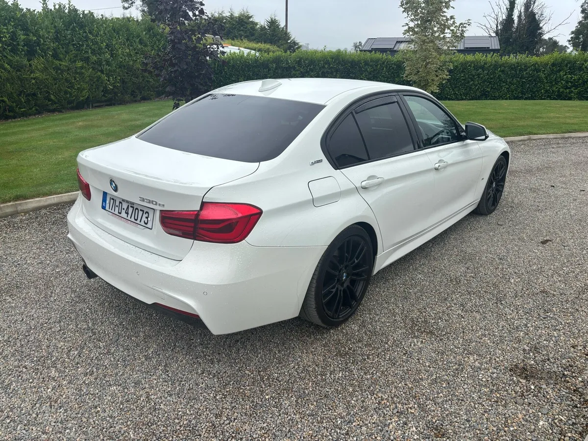 2017 BMW 330 E M-SPORT - Image 3