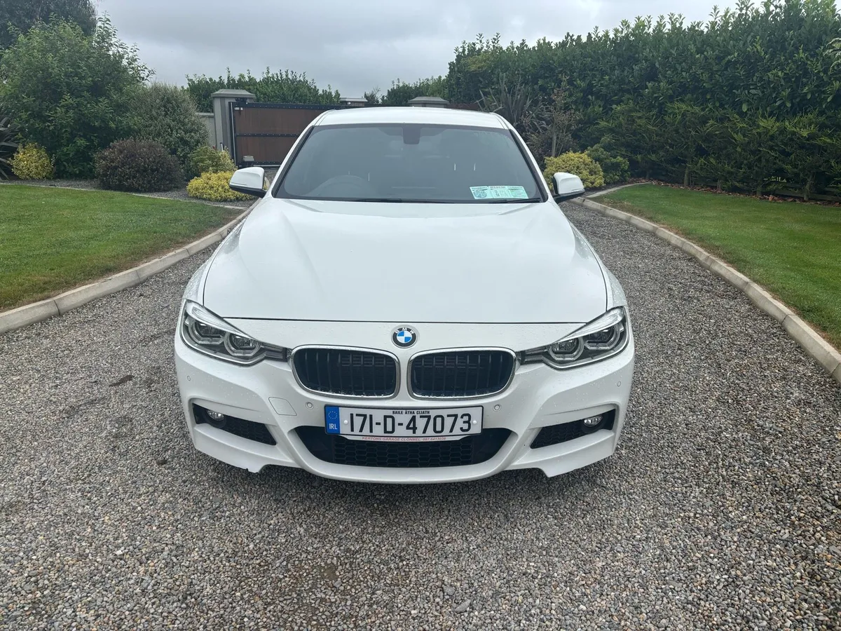2017 BMW 330 E M-SPORT - Image 4