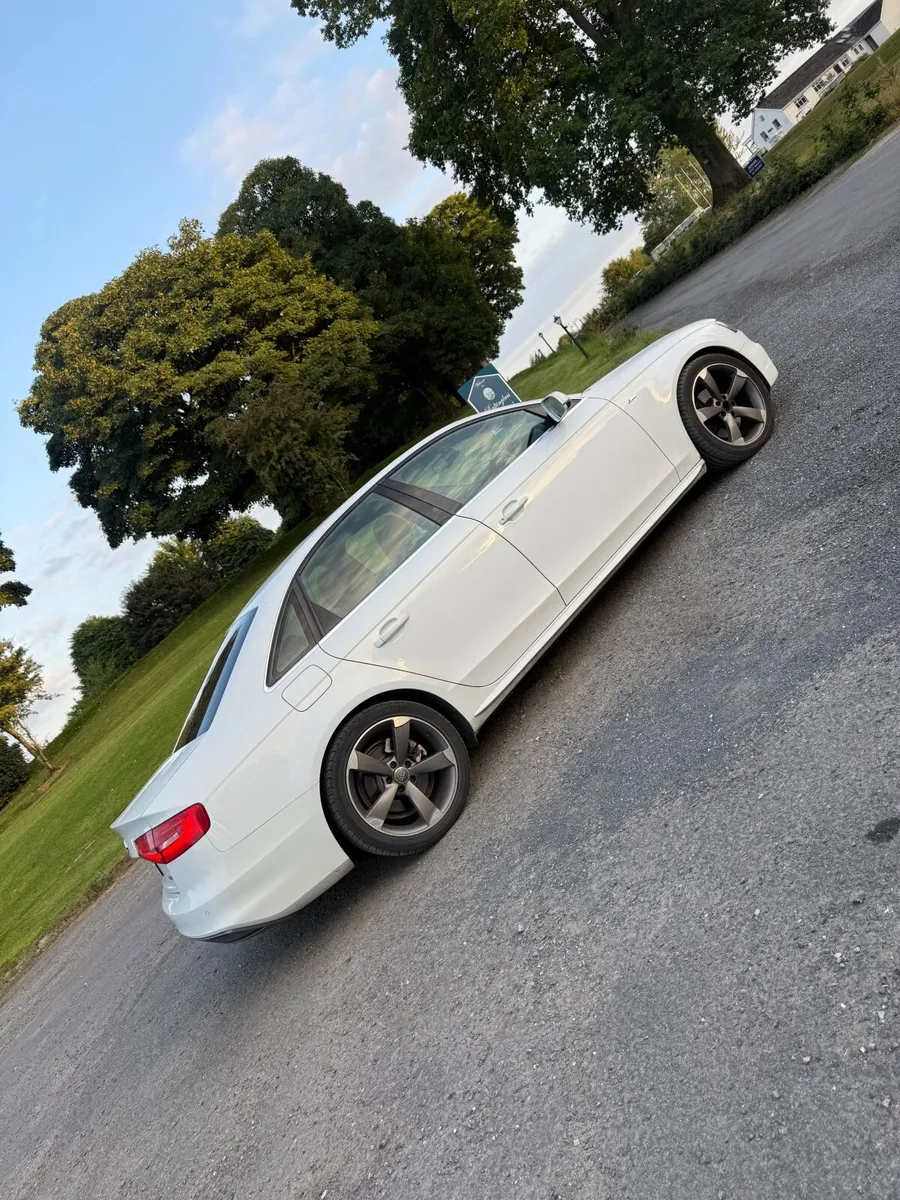 131 Audi A4 *S-LINE* - Image 4