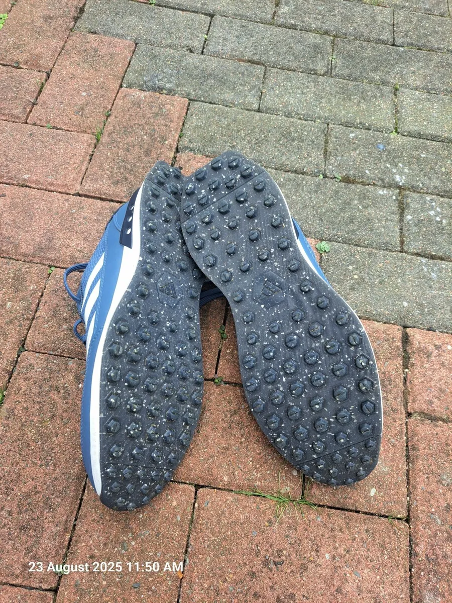 Golf shoes - Image 1