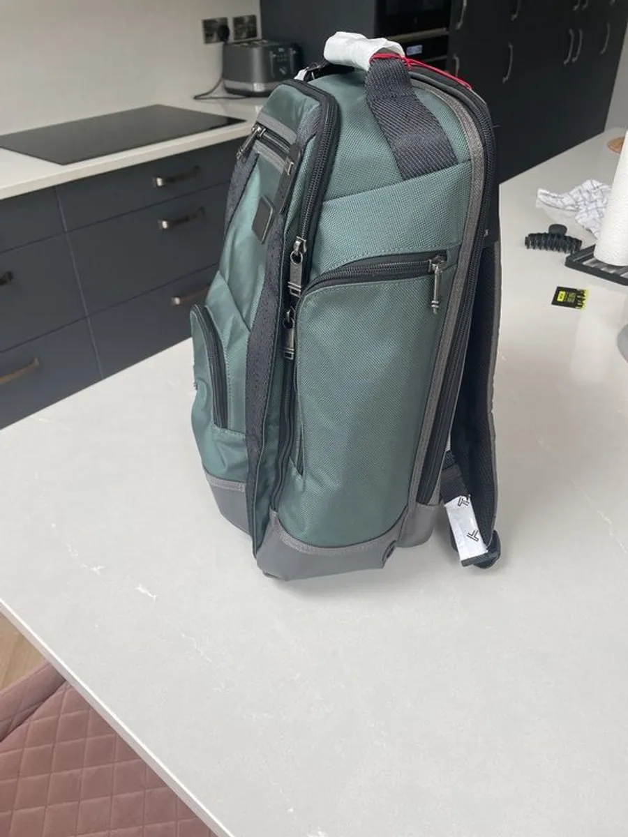 Tumi Hendrick Deluxe Brief Pack - Image 4